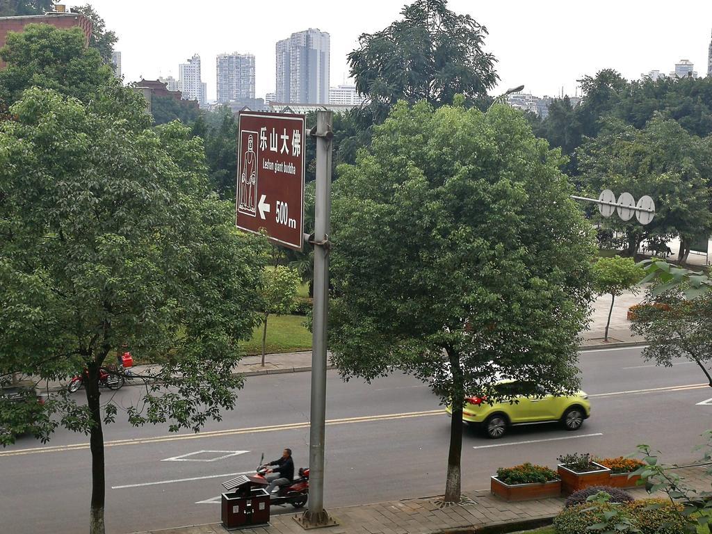 Peace Inn The Leshan Giant Buddha Branch Exterior foto